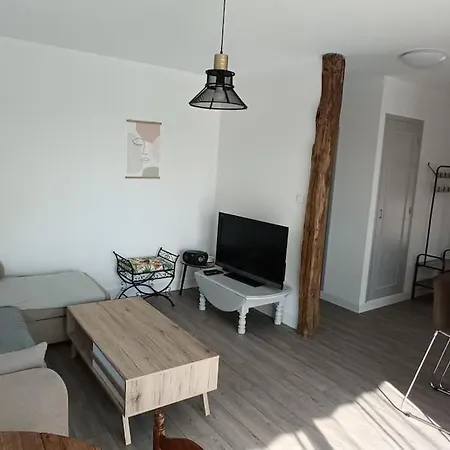 Maison Calme Et Arbore A Sur Ciel 콜드즈수르씨엘