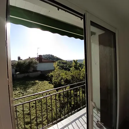 Maison Calme Et Arbore A Sur Ciel * 콜드즈수르씨엘