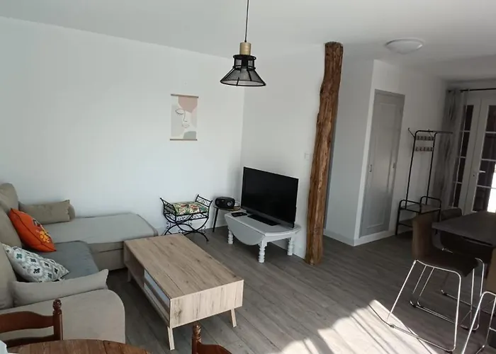 Maison Calme Et Arbore A Sur Ciel * Корд-сюр-Сьель